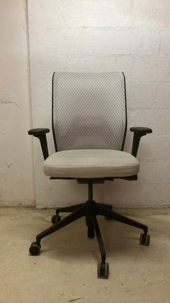 Fauteuil de bureau avec roulettes et dossier en résille