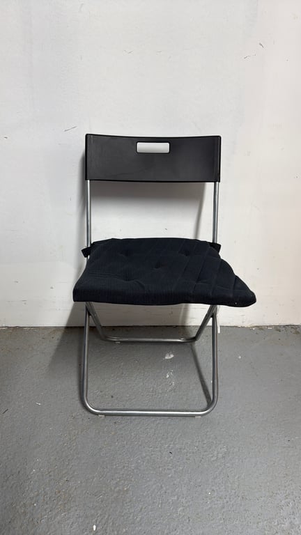 Chaise de cafétéria Gunde noir avec coussin - IKEA - face
