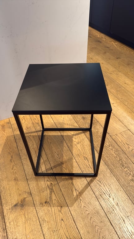 Table basse rectangulaire en métal