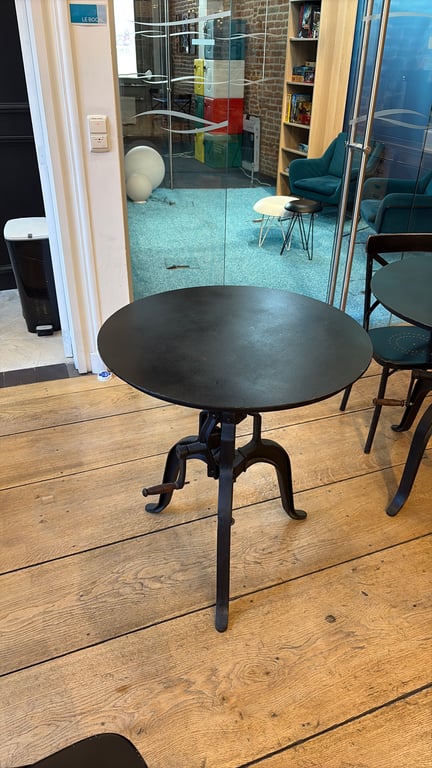 Table cafétéria Edison ronde - 3-4