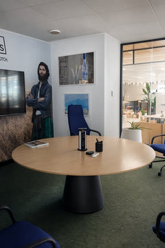 Table ronde de réunion 180x180 avec prises