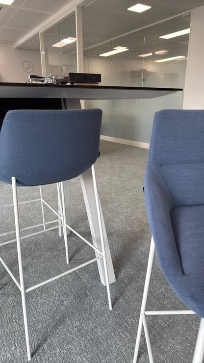 Chaise Haute Bleu en Tissu avec Pieds Métalliques