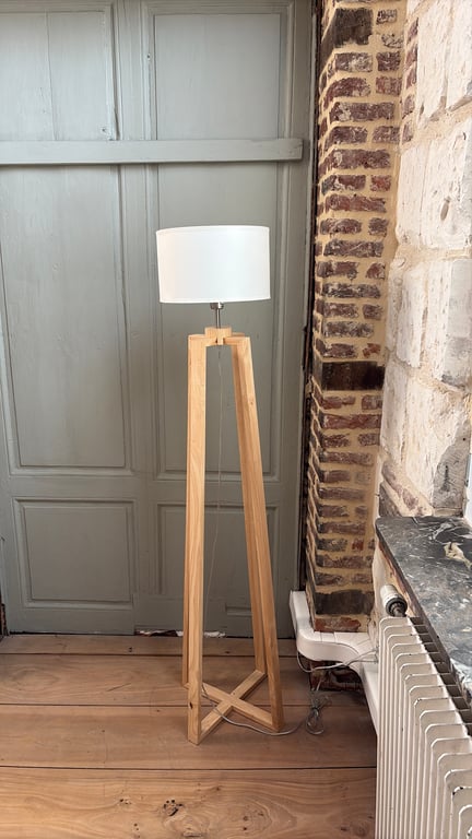 Luminaire sur pied en bois - 3-4