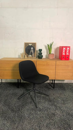 Chaise de réunion Muuto Fiber Chair Noir