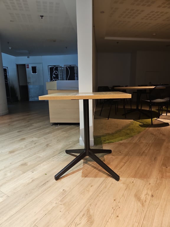 Table carrée 60x60 Chêne clair - face
