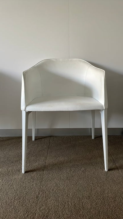 Chaise de réunion avec accoudoirs, coque et dossier plein