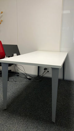 Bureau droit blanc pied gris 160-80 - face