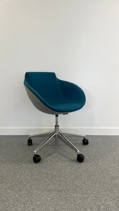 Chaise de réunion en forme de coque avec roulettes et accoudoirs - 3-4