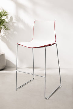 Chaise haute Arper Catifa 46 blanche et rouge