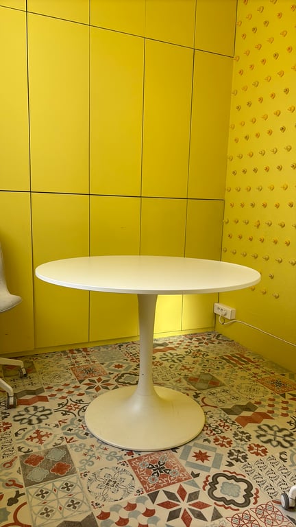 Table de réunion ronde - 3-4
