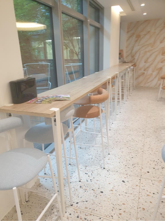 Table haute rectangulaire avec pieds Tiptoe