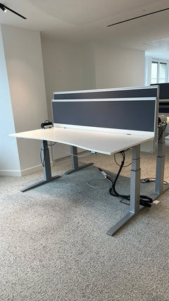 Bureau réglable 180x80 Bene - Level lift - avec cloison - face