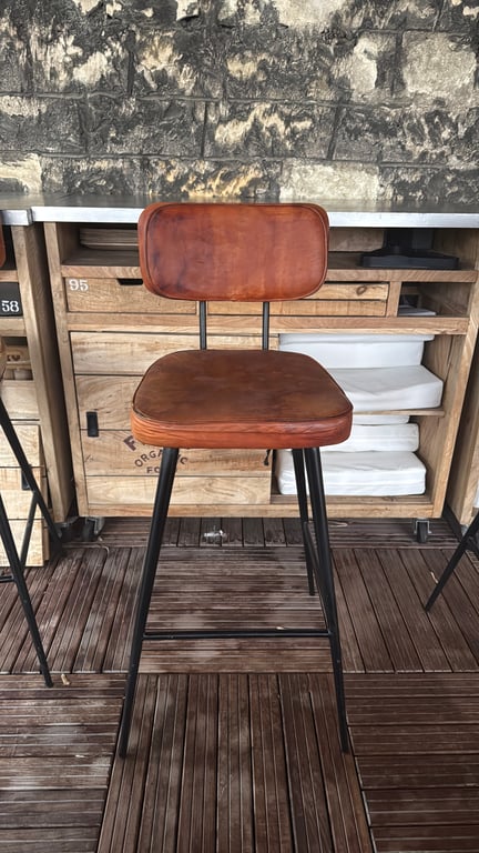 Chaise haute en cuir - 3-4