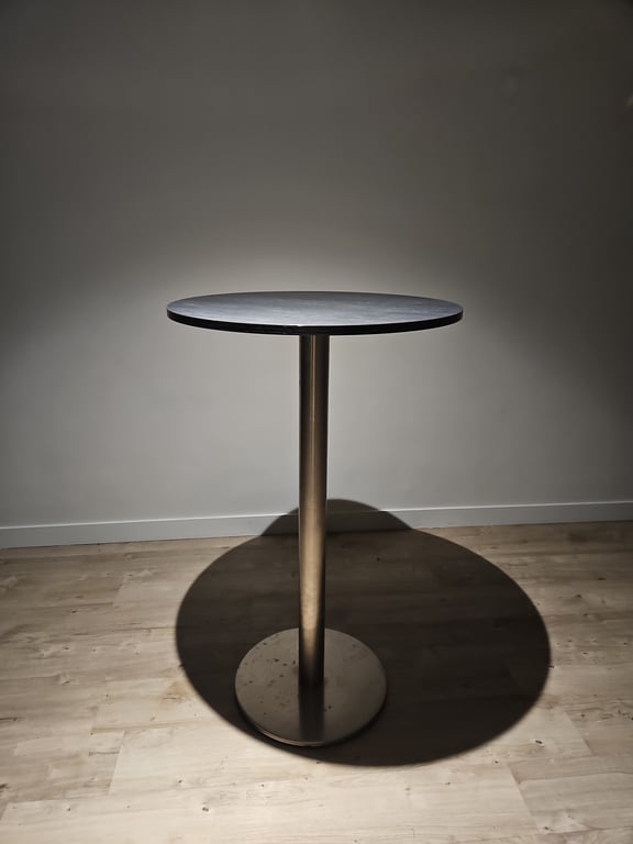 Table haute ronde 68x68 en bois mélaminé noir - face