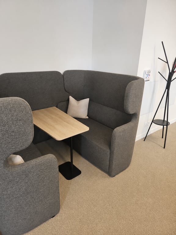 Canapé acoustique 4 personnes avec tablette fixe