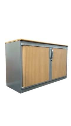 Armoire basse sans marque - 3-4