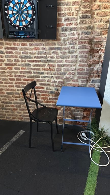 Chaise de réunion en métal avec dossier plein et piètement droit - 3-4