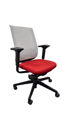Fauteuil de bureau avec dossier en résille, accoudoirs réglables et piètement étoile