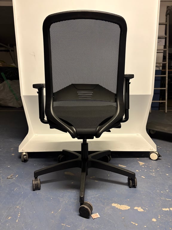 Fauteuil de bureau avec roulettes et dossier en résille
