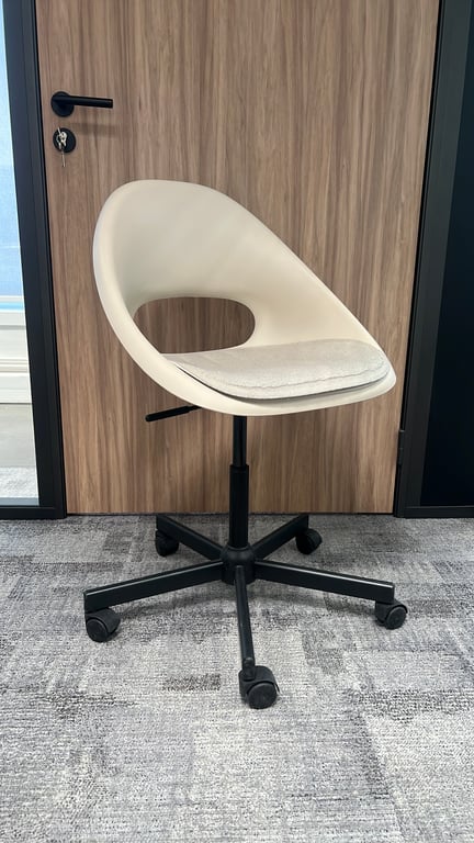 Chaise de réunion IKEA avec roulettes