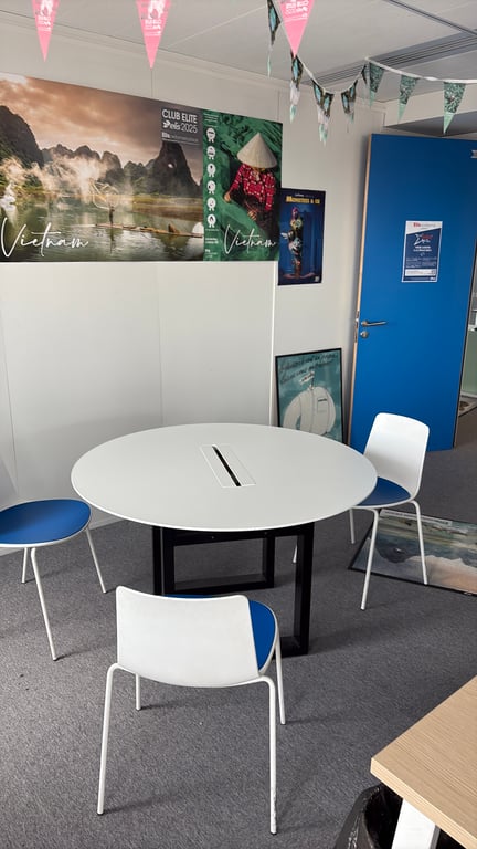 Table de réunion ronde avec top access