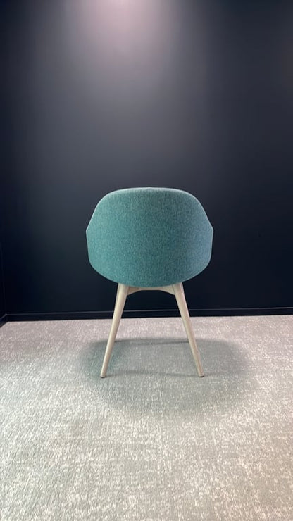 Chaise de réunion avec accoudoirs en tissu Astral