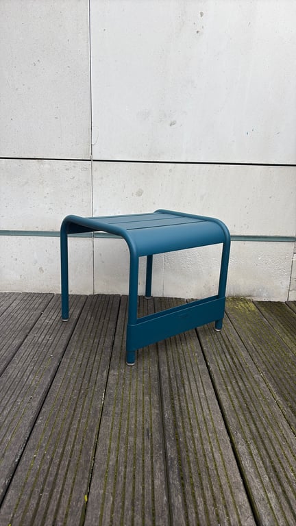 Table d'extérieur rectangulaire en métal Picton Blue