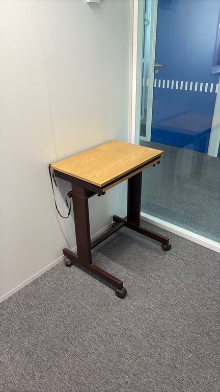 Table polyvalente rectangulaire sur roulettes