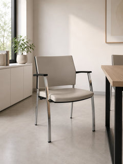 Chaise de réunion en cuir blanc