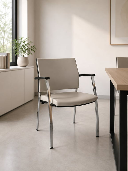 Chaise de réunion en cuir blanc