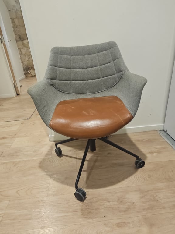 Chaise de Réunion avec Accoudoirs et Roulettes par Zuiver