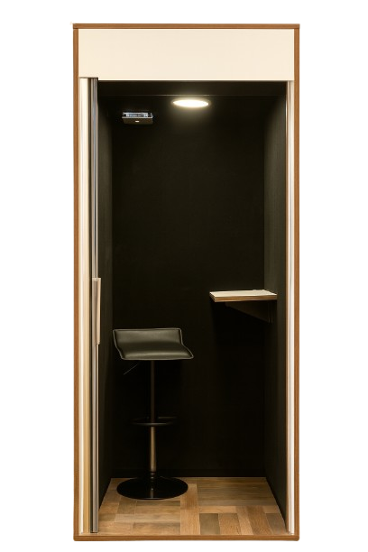 Cabine acoustique en bois avec porte en verre