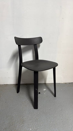 Chaise de cafétéria Vitra en plastique noir - Modèle C0164 - 3-4