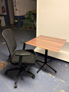 Fauteuil de bureau avec roulettes et dossier en résille