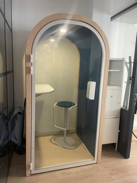 Cabine acoustique Arche par Leet Design