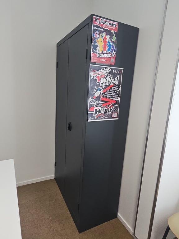 Armoire haute avec fermeture à clé - 3-4