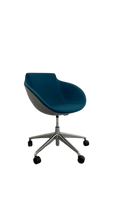 Chaise de réunion en forme de coque avec roulettes et accoudoirs