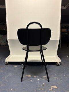 Chaise d'extérieur en métal noire