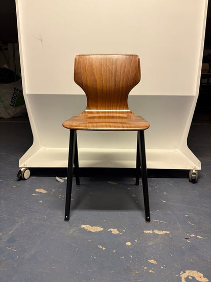Chaise de réunion en mélaminé avec pieds en métal