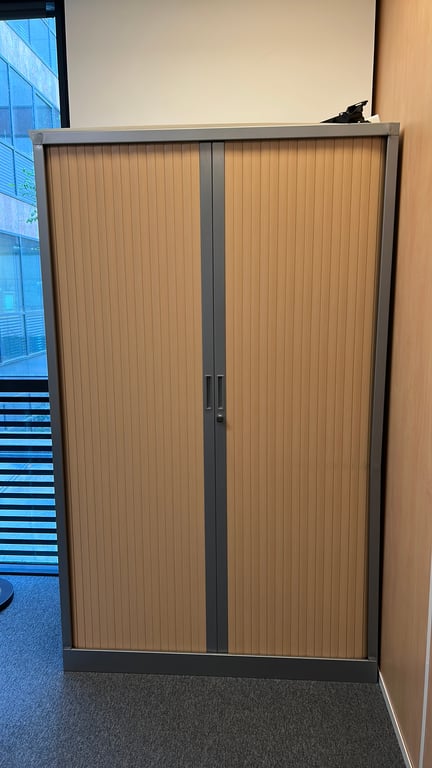 Armoire portes coulissantes métal et plastique - portes