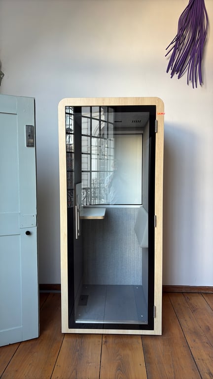 Cabine acoustique Solo en bois avec porte en verre - 3-4