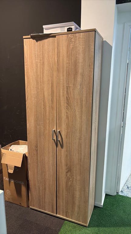 Armoire haute en bois - 3-4
