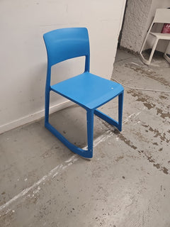 Chaise de cafétéria empilable Pacific Blue