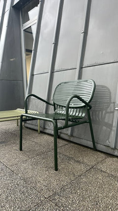 Petite Friture - Chaise d'extérieur en métal verte - 3-4