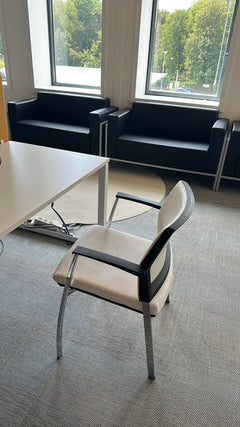 Chaise de réunion en cuir blanc - ambiance