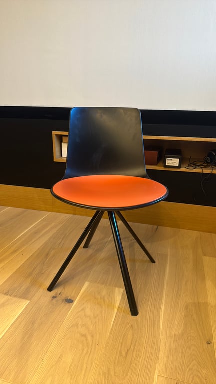 Chaise de cafétéria Lottus - face
