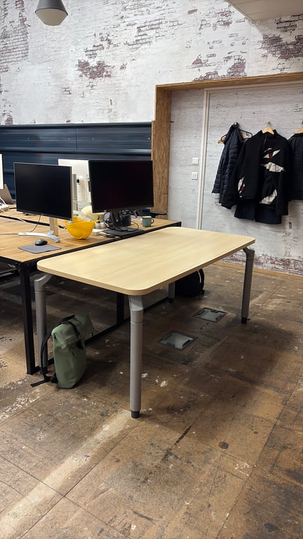 Bureau droit 160x80 Majencia