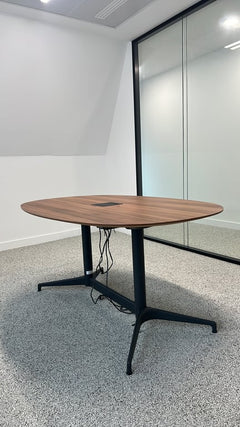 Table de réunion ovale Herman Miller - face