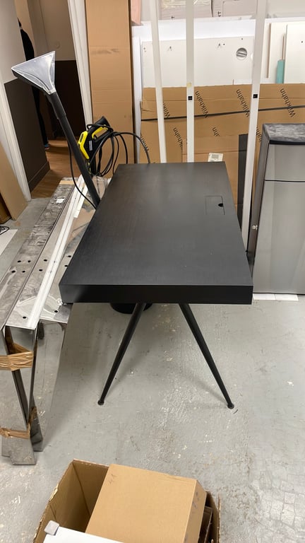 Bureau droit simple sans marque