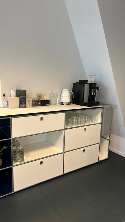 Armoire basse USM avec clé - 3-4